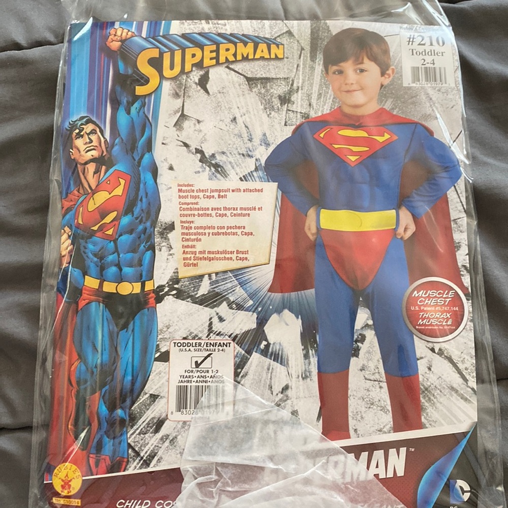 Superman costume size 2-4